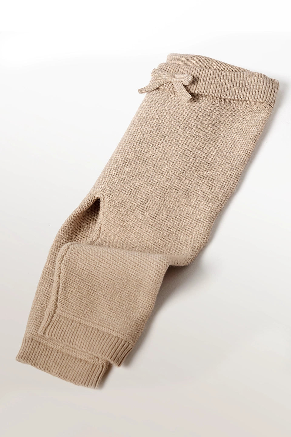 Conjunto de punto beige claro recién nacida