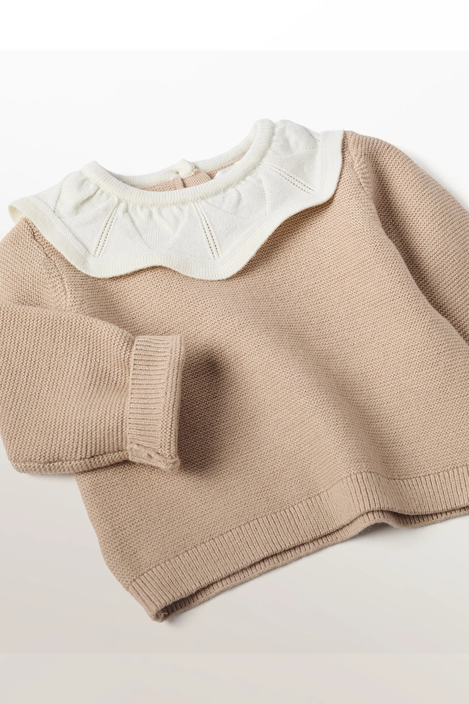 Conjunto de punto beige claro recién nacida