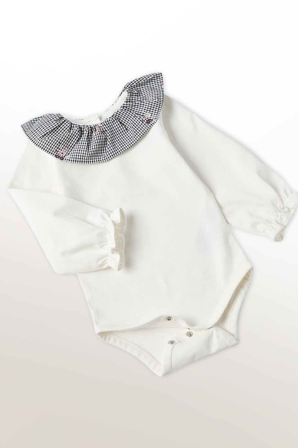 Conjunto body y pantalón corto blanco recién nacida
