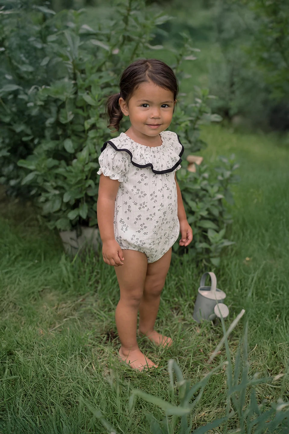 Pelele flores negras