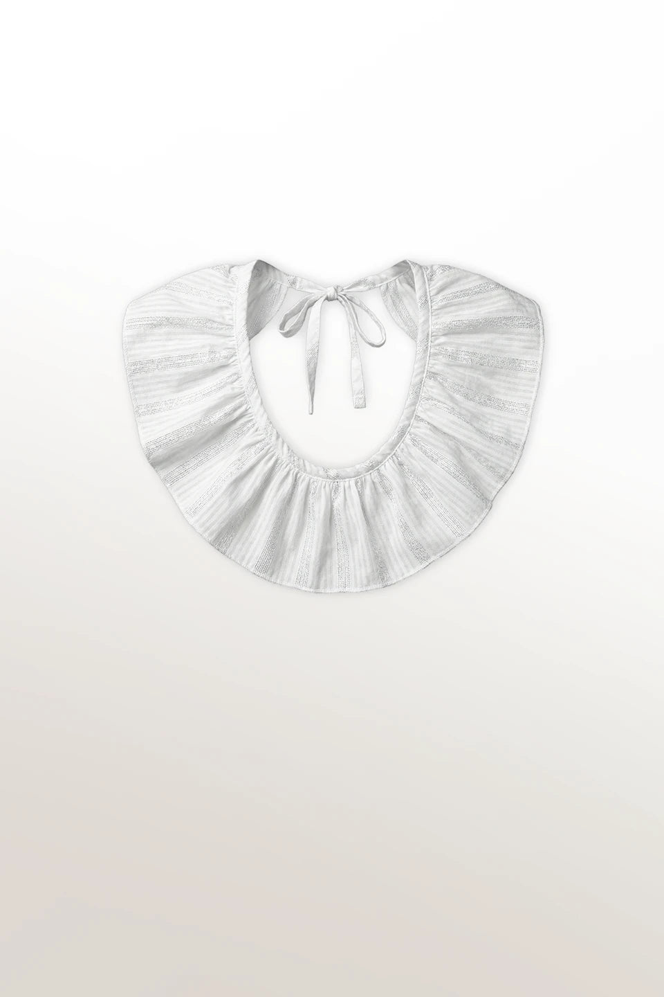 Cuello volante fruncido